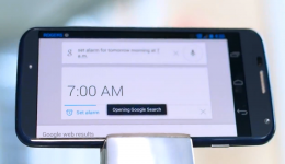 Moto X Personalized Experience: Standby Voice Command, On Screen Active Updates, Motion Camera